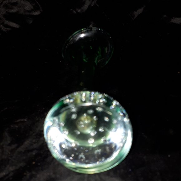 Green glass bud vase - Picture 4 of 4